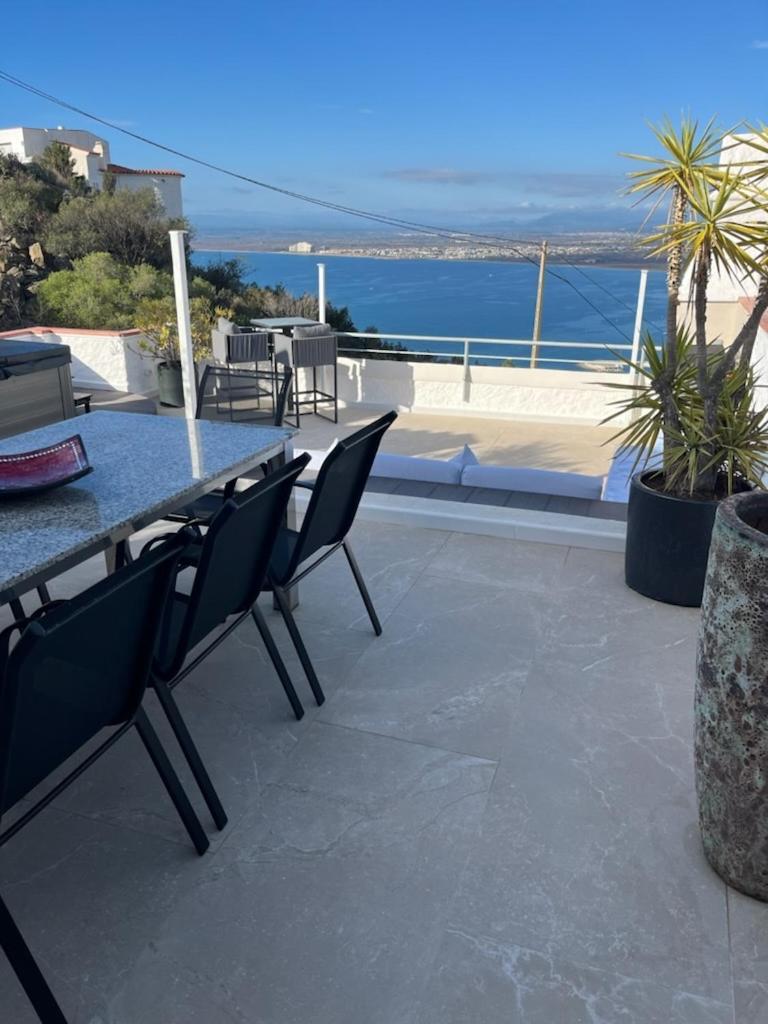 Appartement Duplex Rosas Avec Terrasse Magnifique Jacuzzi Vue Mer Eksteriør billede