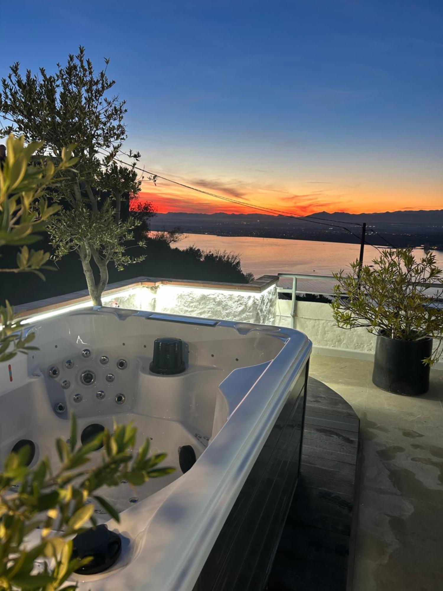 Appartement Duplex Rosas Avec Terrasse Magnifique Jacuzzi Vue Mer Eksteriør billede